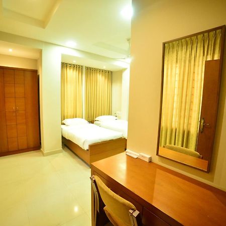 Hotel Priya Kottakkal Esterno foto