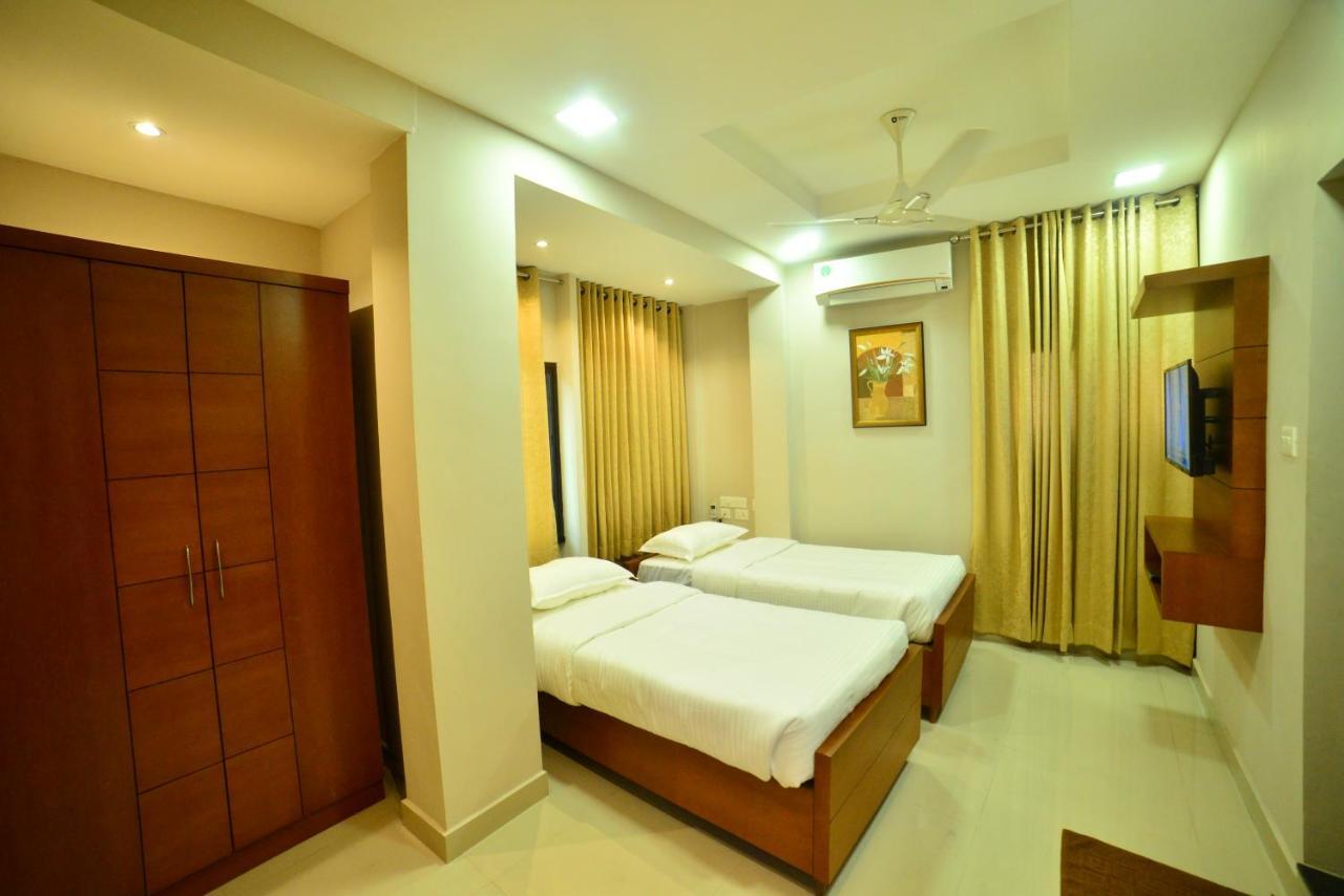Hotel Priya Kottakkal Esterno foto