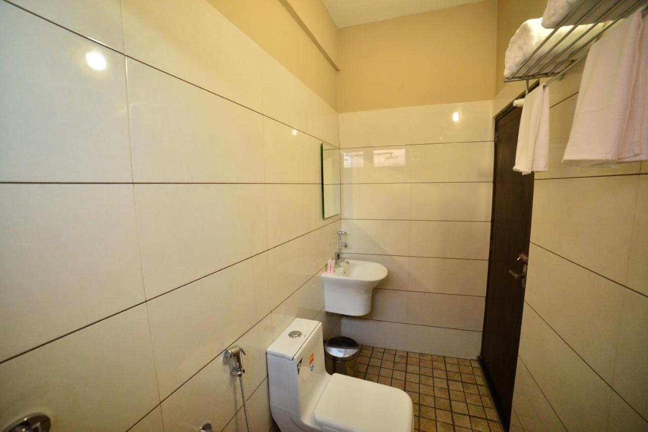 Hotel Priya Kottakkal Esterno foto