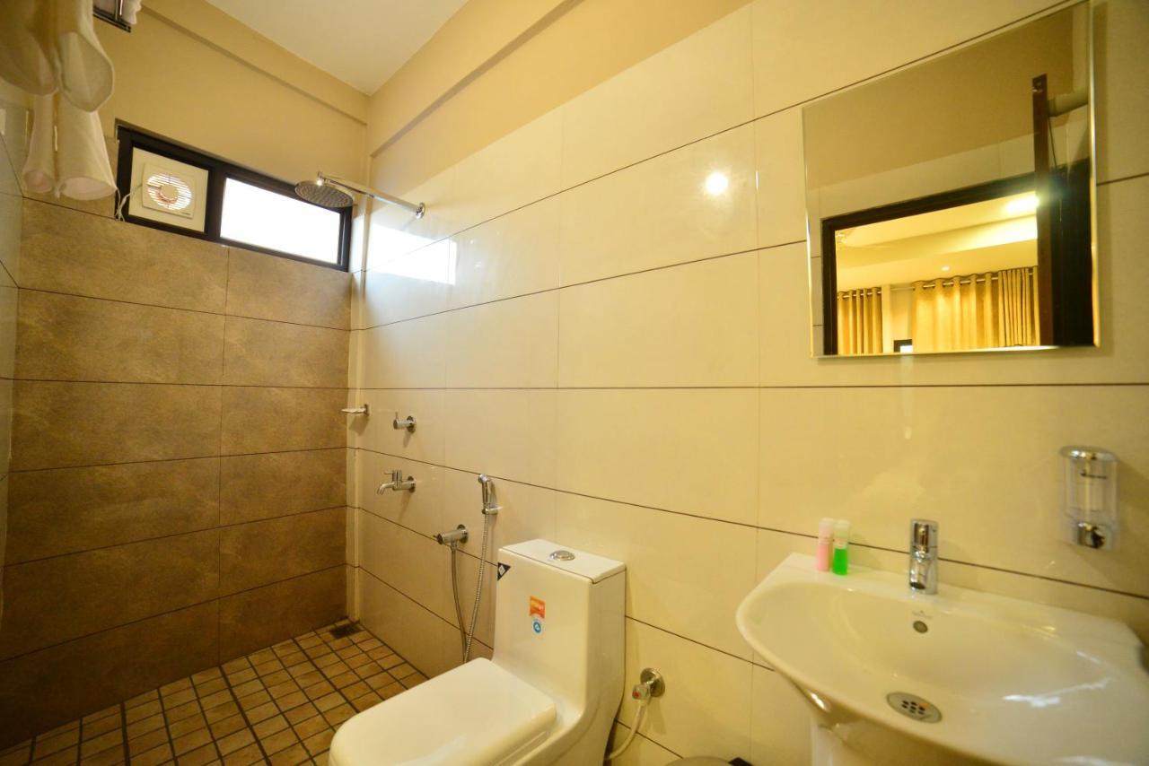 Hotel Priya Kottakkal Esterno foto