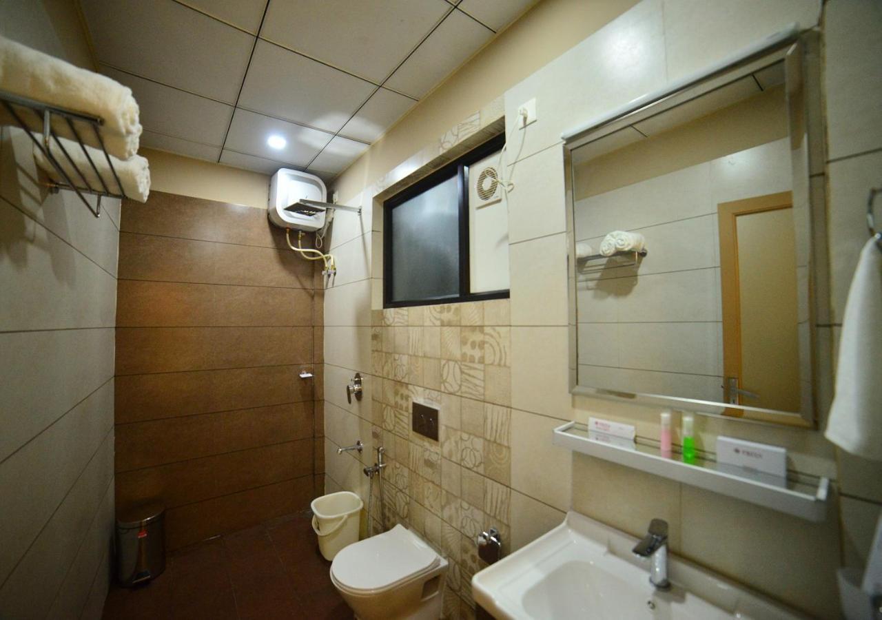 Hotel Priya Kottakkal Esterno foto