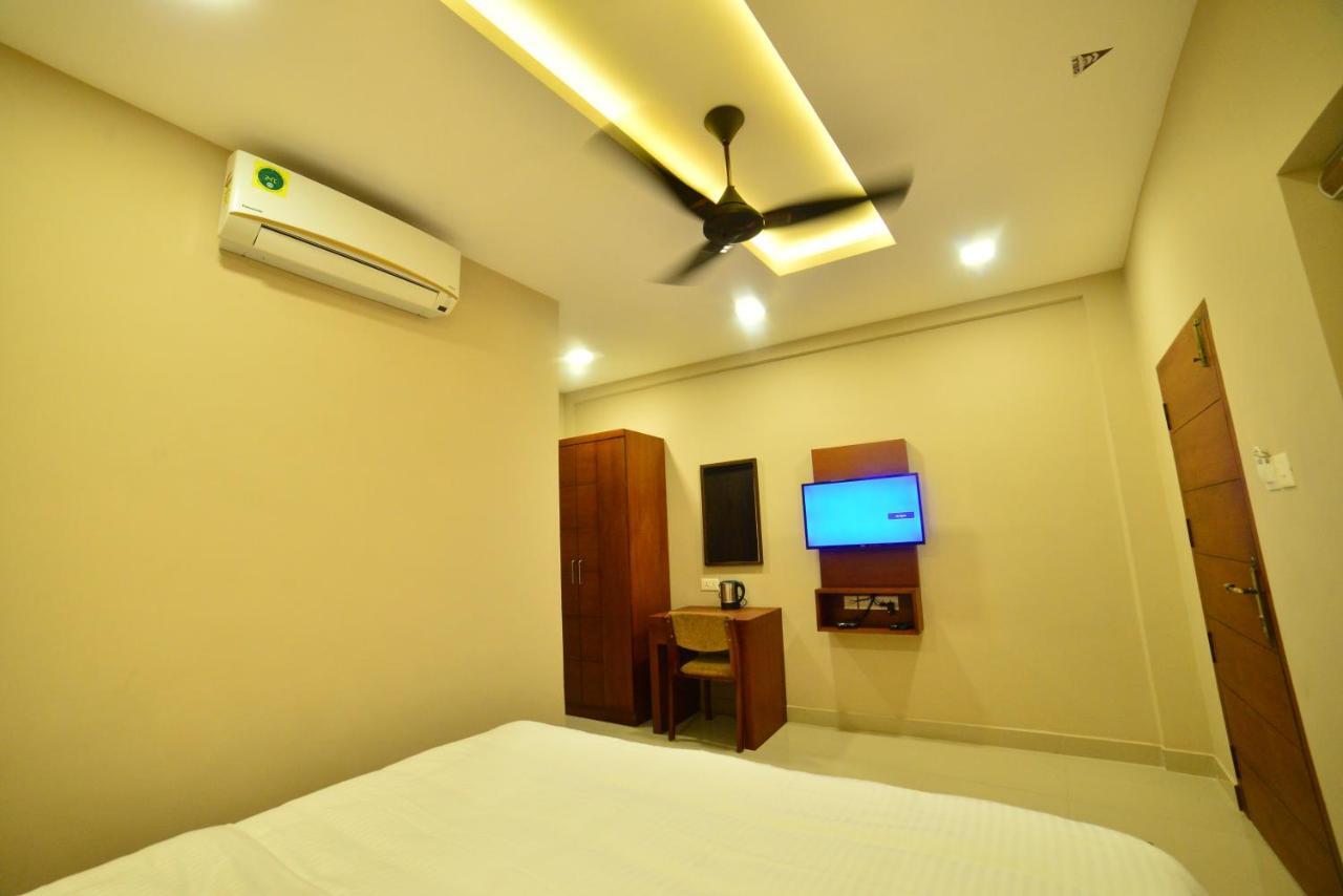 Hotel Priya Kottakkal Esterno foto