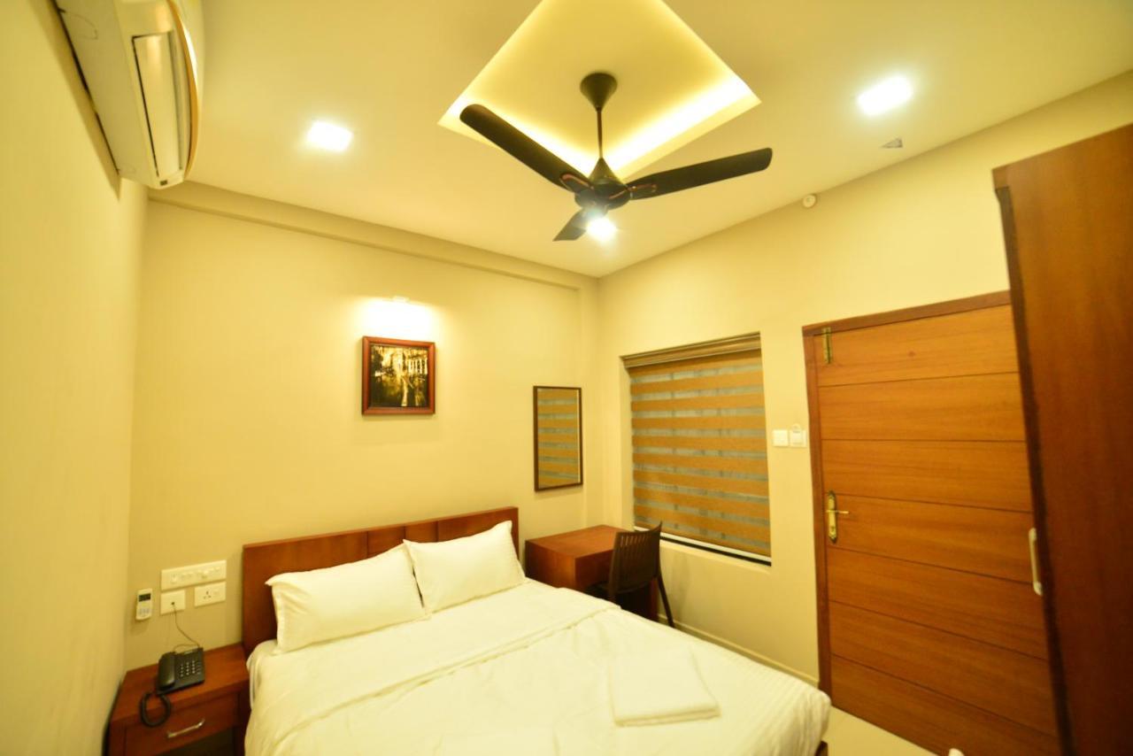Hotel Priya Kottakkal Esterno foto