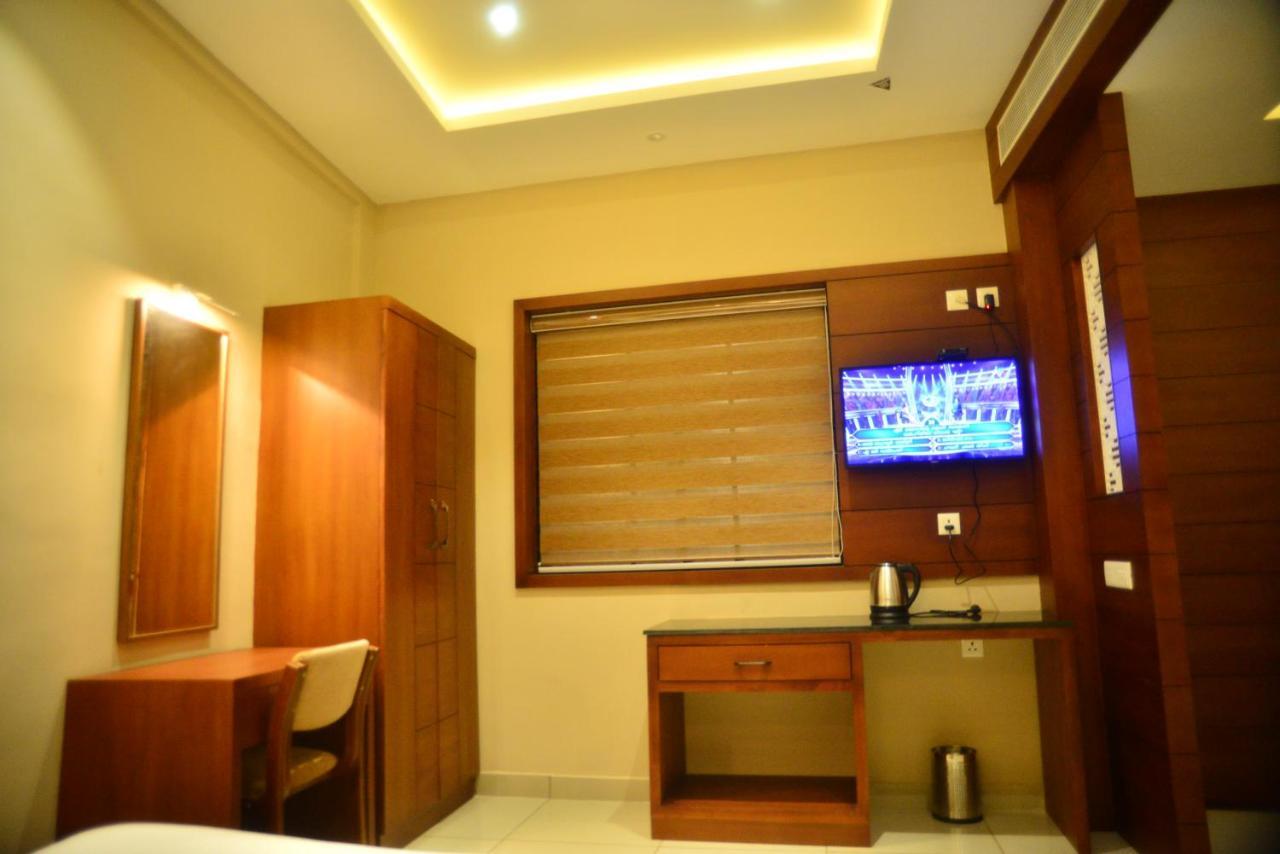 Hotel Priya Kottakkal Esterno foto