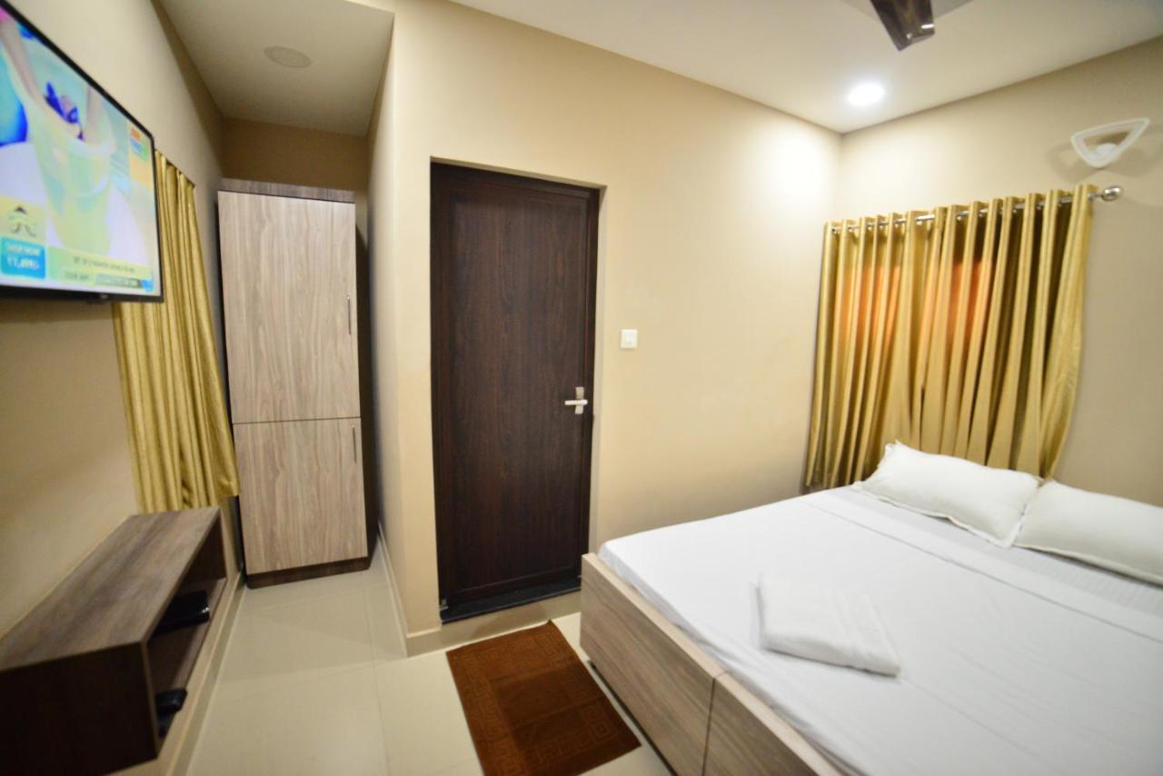 Hotel Priya Kottakkal Esterno foto