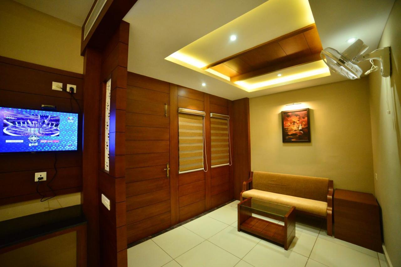 Hotel Priya Kottakkal Esterno foto
